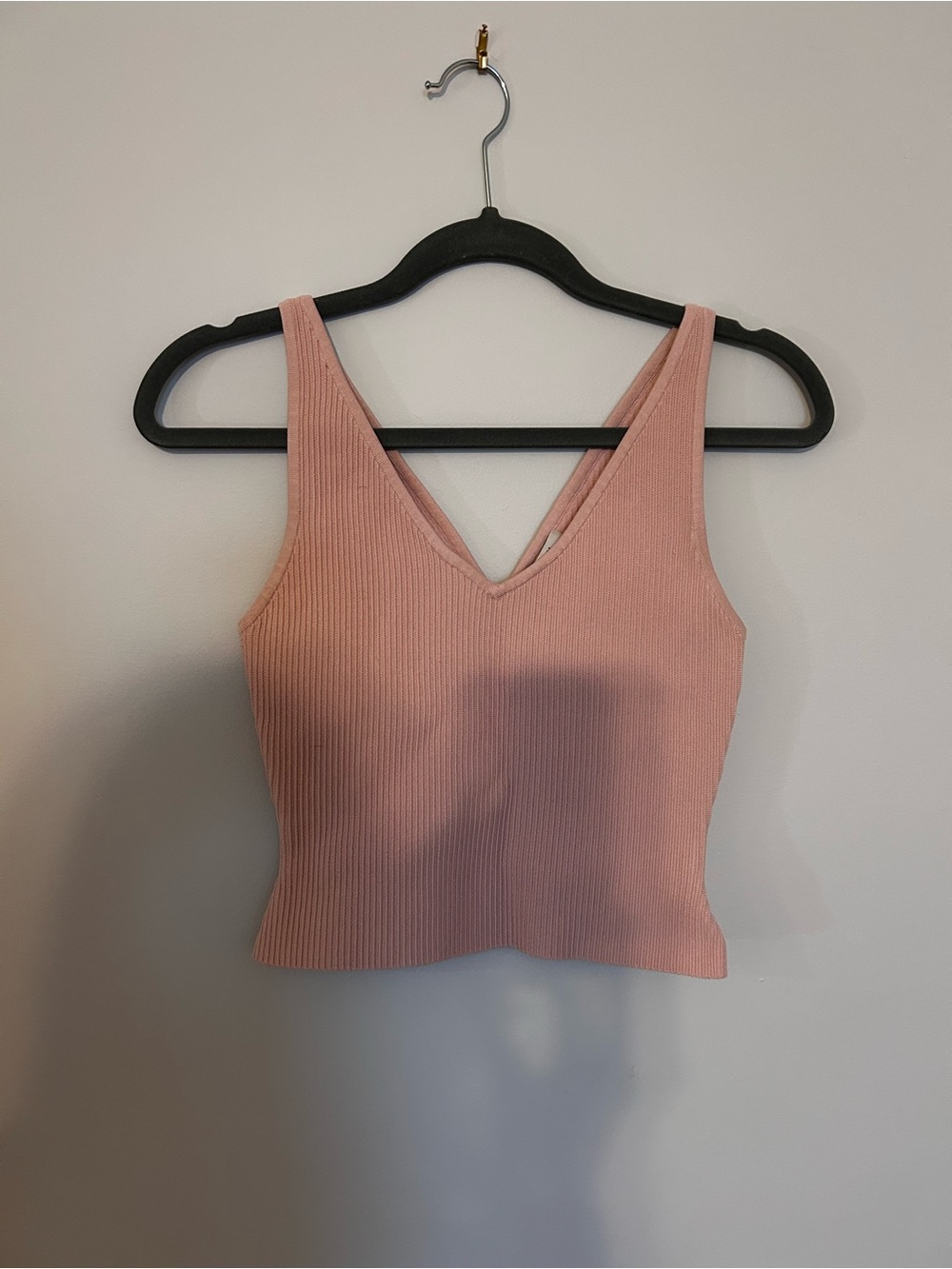 Aritzia Babaton Ribbed V-Neck Cropped Tank Top - Pink